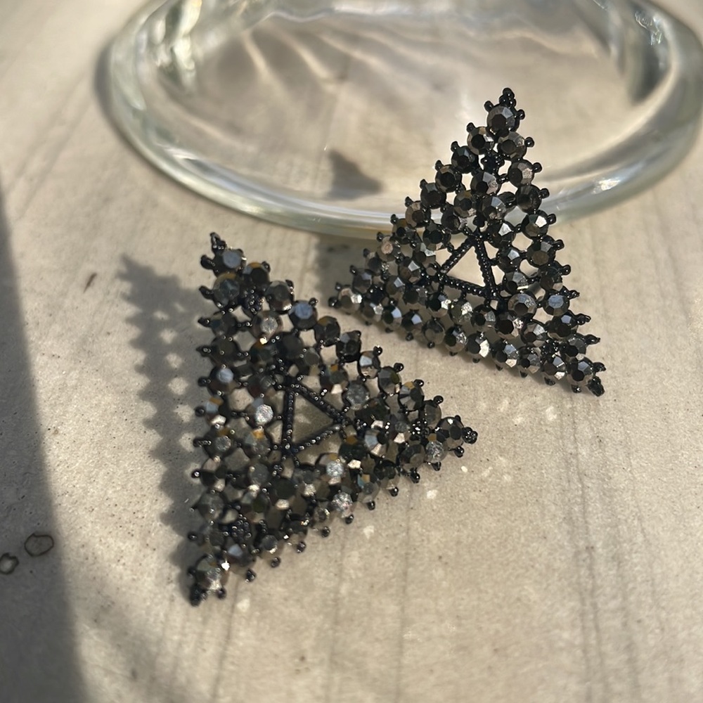 Triangle-shaped stud earrings | NWT - Picture 1 of 8